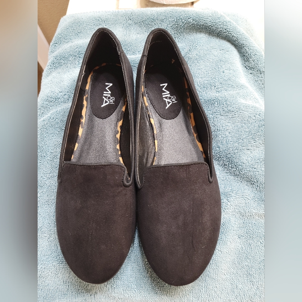 Mia black suede flats. NWT